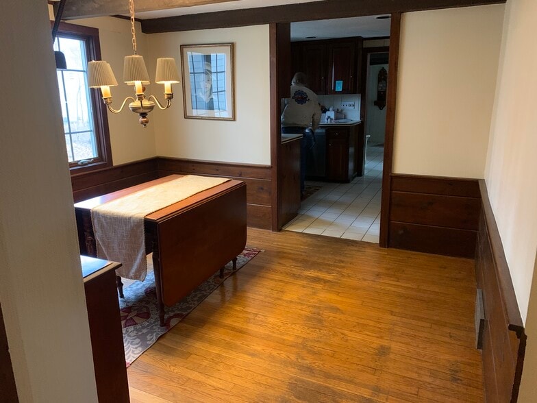 Dining r - 4 Bound Brook Ln