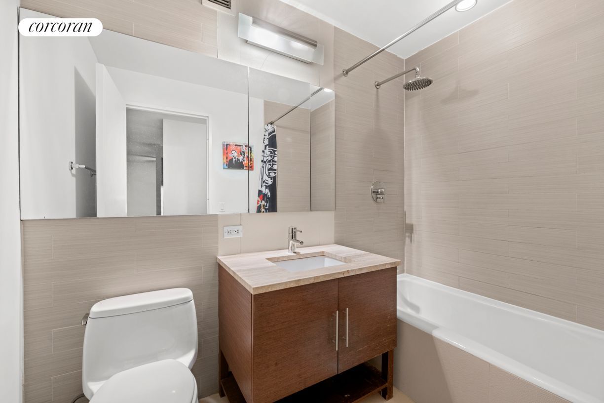 Building Photo - 505 W 47th St
