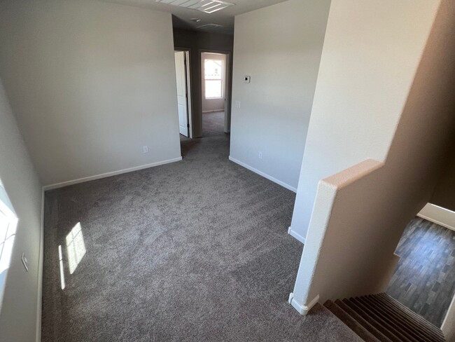 Building Photo - Near New 3BR with All Appliances close to ...