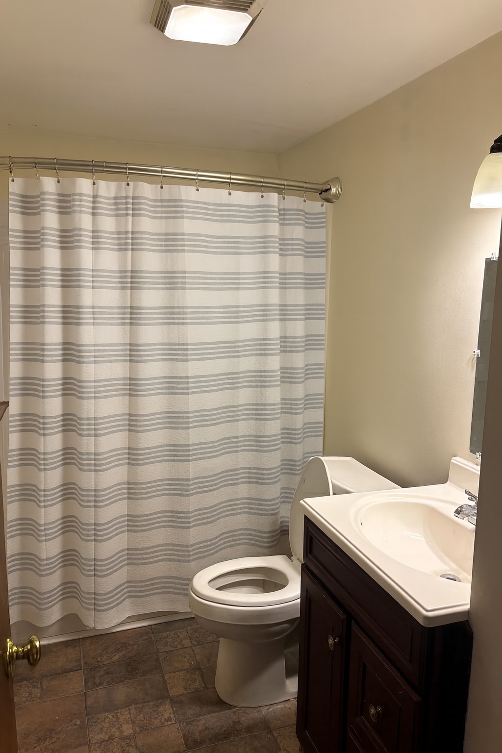 Full bathroom - 4 Poland Rd