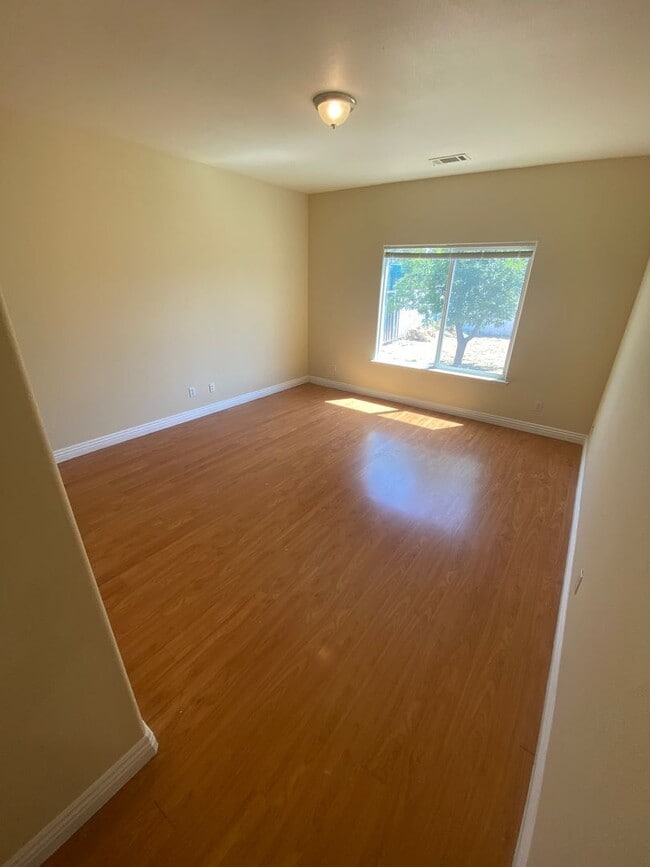 Building Photo - Advent - Three Bedroom House W/ Two Car Ga...