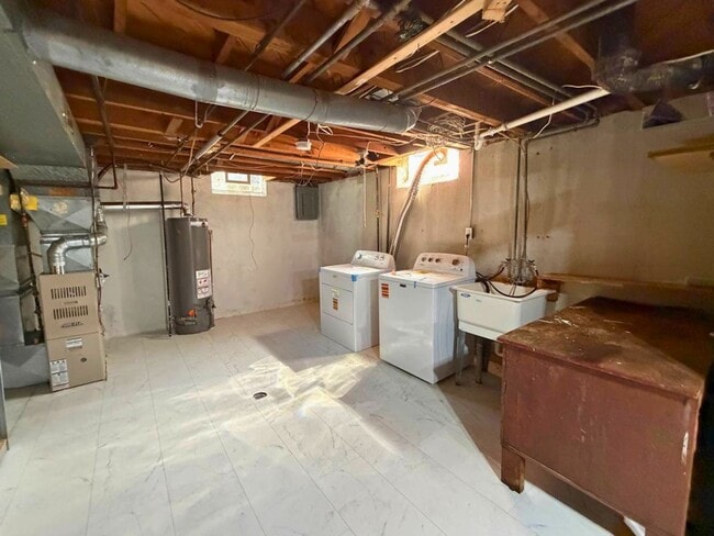 Building Photo - Updated Ranch with New Appliances