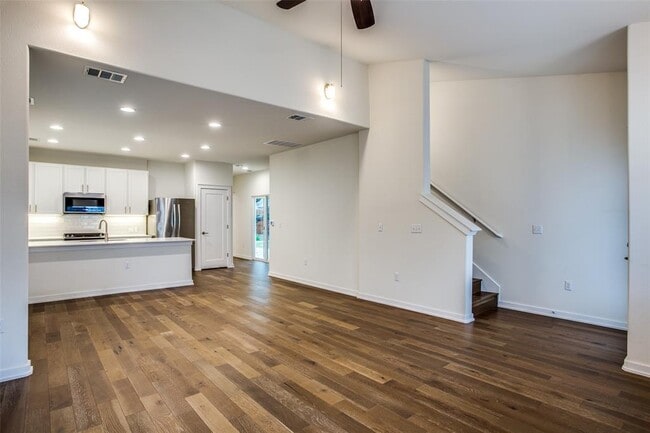 Building Photo - 6800 Menchaca Rd