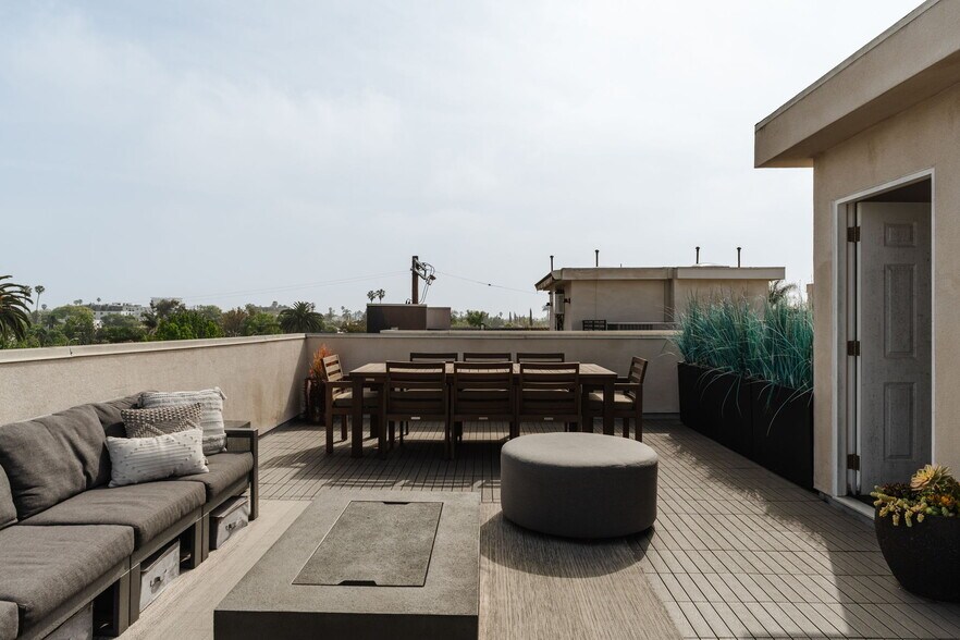 Building Photo - 6072 Pickford St