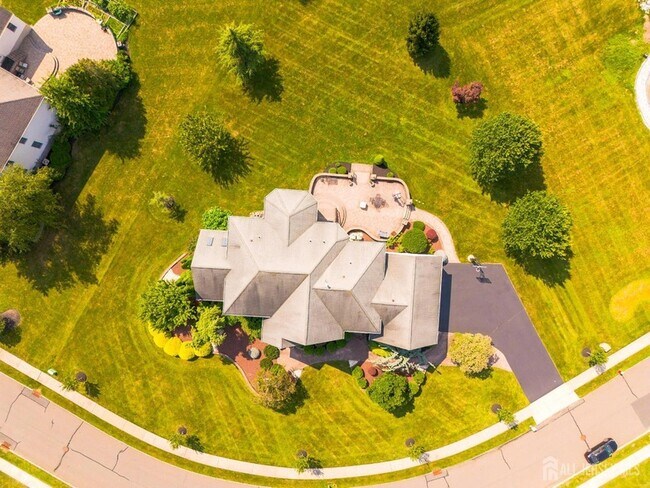 Building Photo - 19 Meadowlark Dr