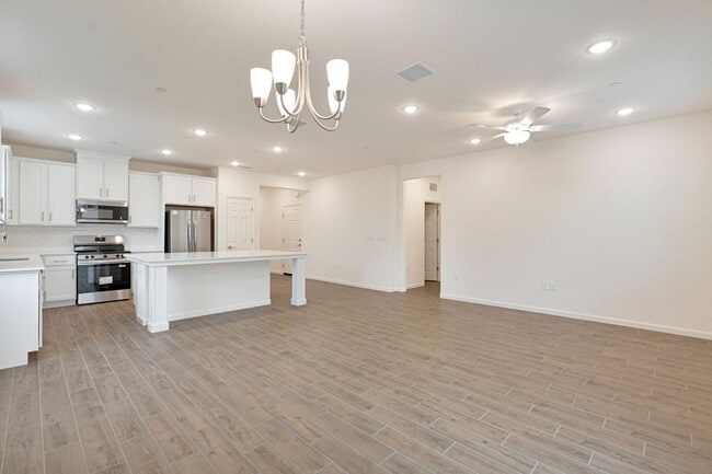 Building Photo - 2143 N Renn Ave