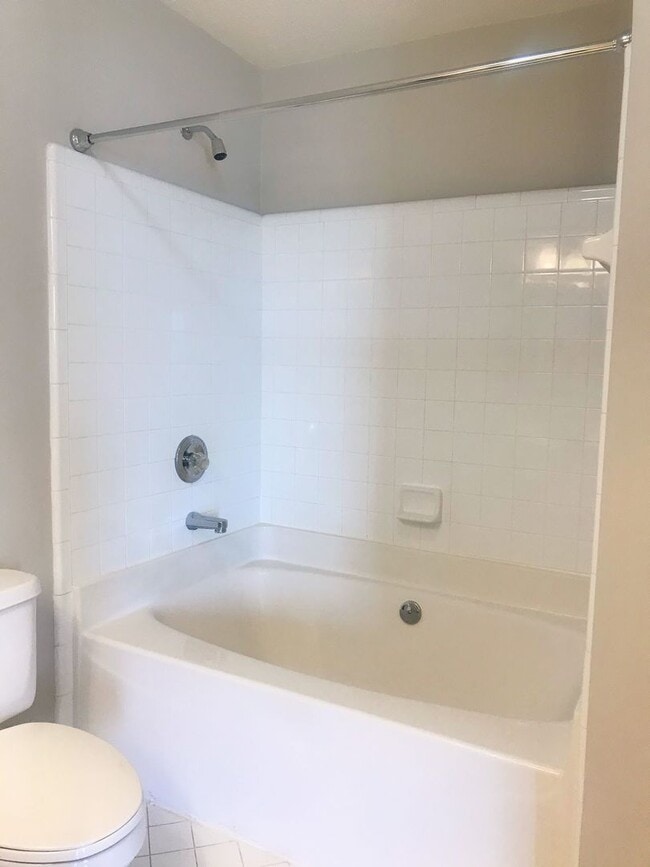 Building Photo - 2BR Waterfront Condo in Davidson. Enjoy Beautiful Year Round Lake Views!