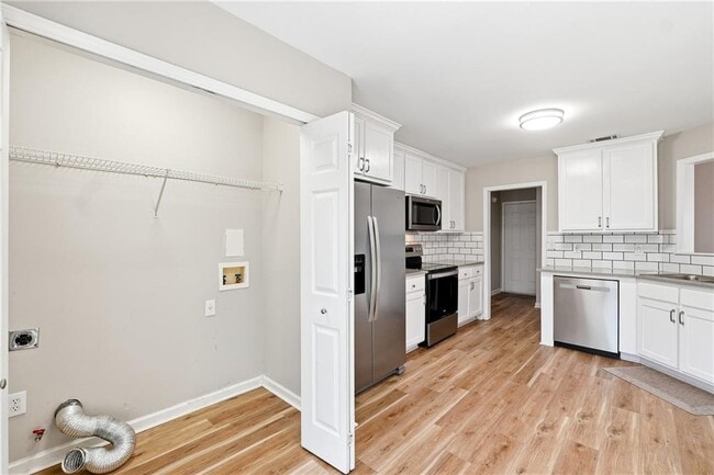 Building Photo - 2335 Winthrope Way Dr