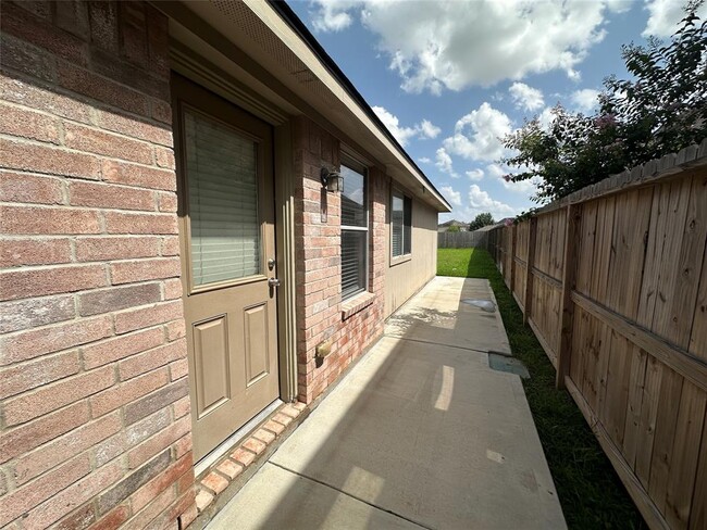 Building Photo - 20707 Indigo River Ln