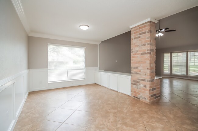 Building Photo - 1715 Windy Knoll Dr