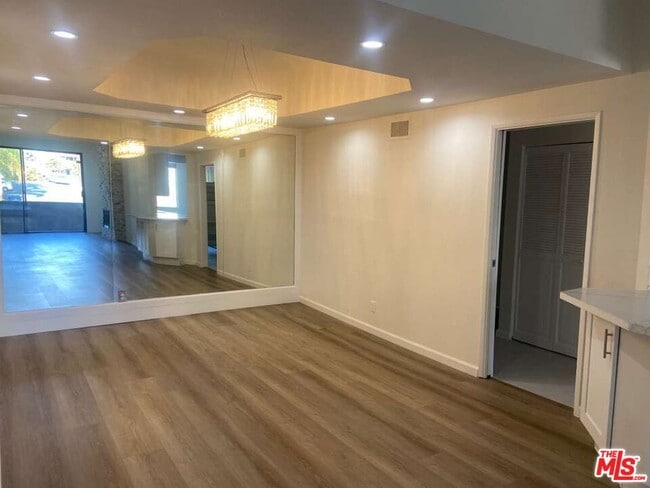 Building Photo - 1557 S Beverly Glen Blvd