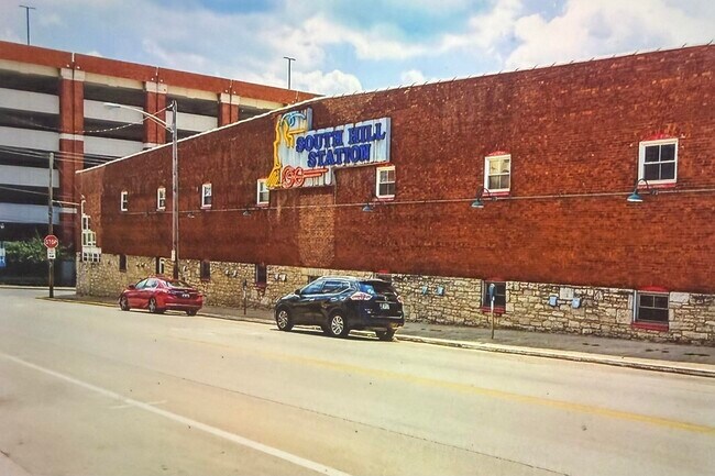 Building Photo - 585 S Upper St
