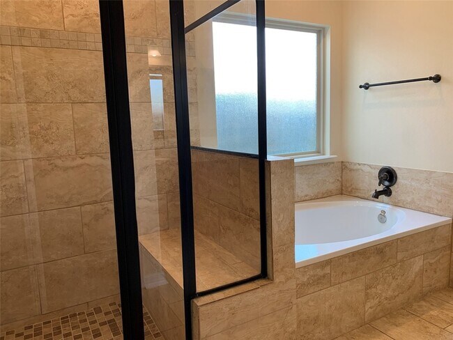 Building Photo - 14914 Darbydale Dr