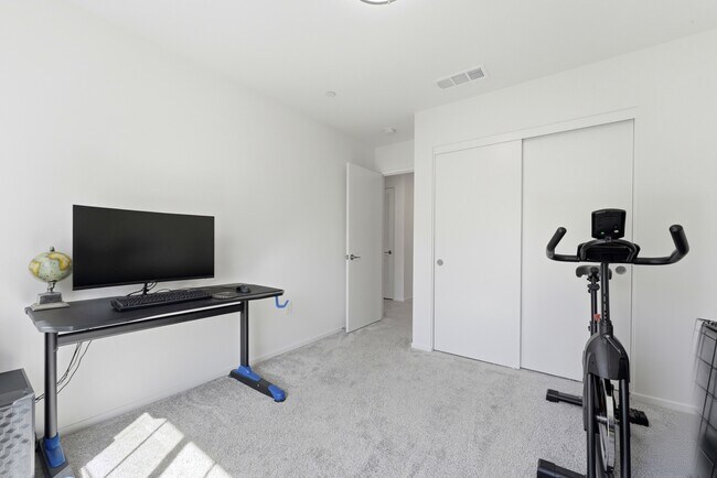 Building Photo - 336 Sweet Pl