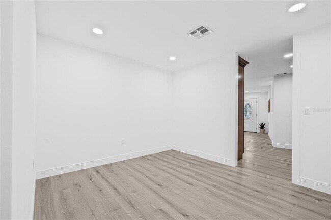 Building Photo - 4495 Clearwater Harbor Dr