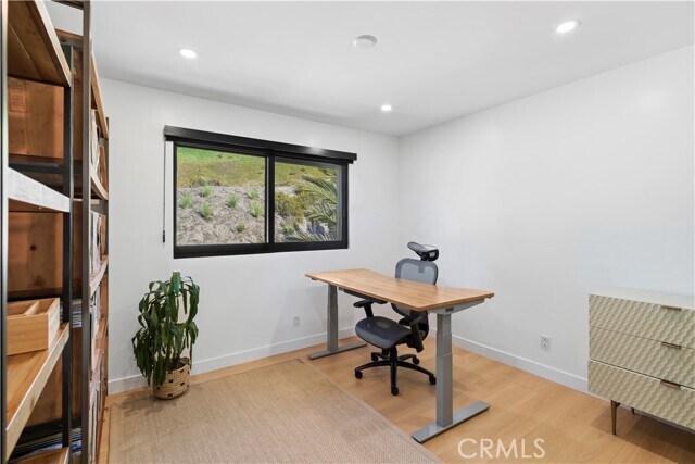 Building Photo - 2880 Zell Dr