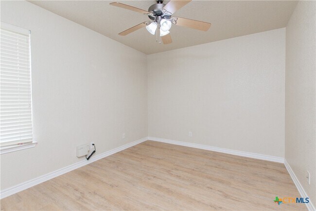 Building Photo - 404 Rowdy Dr