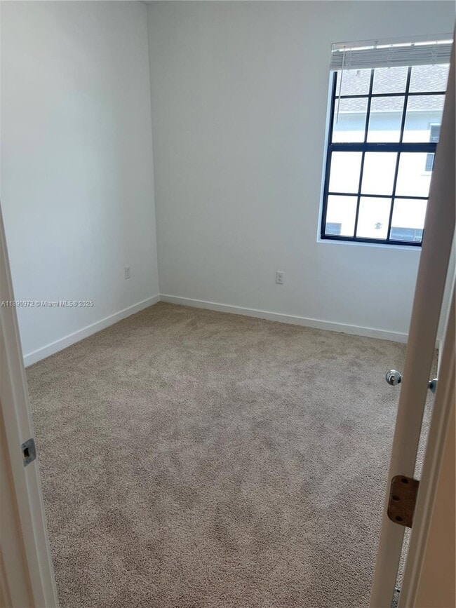 Building Photo - 653 NW 6th St