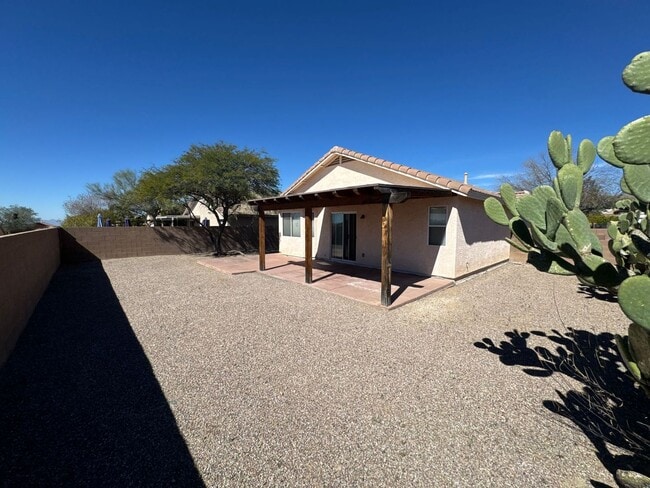 Building Photo - 3 Bedroom - 2 Bath - 1285 Sq. Ft.  - 2 Car Garage - Marana