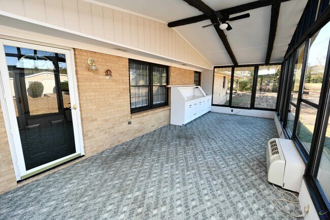 Building Photo - 467 SR 96