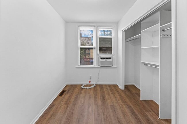 Building Photo - 296 Pearsall Ave