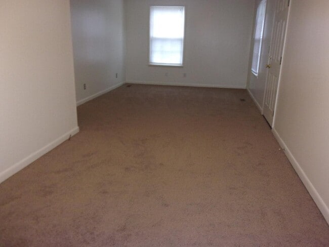 Building Photo - 131 Quita Cir