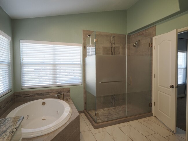 Building Photo - 5 Bedroom Home with AC in Cordera!