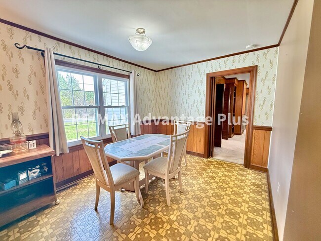 Building Photo - Very Spacious Home with 2 beds/2 baths and a bonus room, close to Charlotte Courthouse