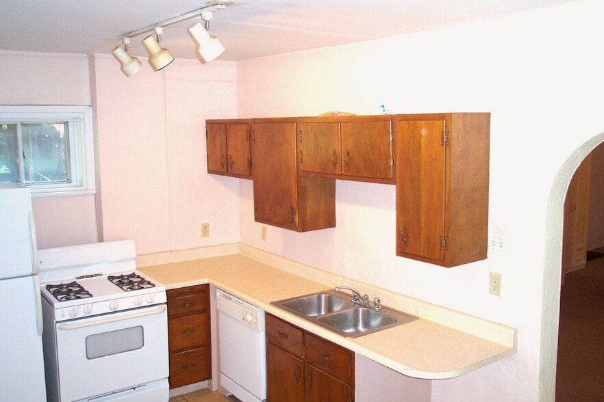 Building Photo - 49 Boundary St