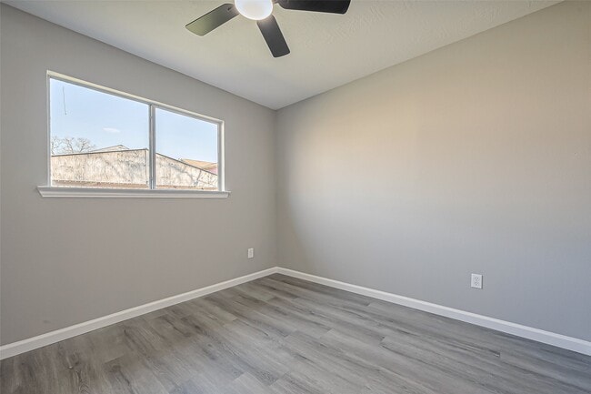 Building Photo - 8630 Valley Meadow Dr