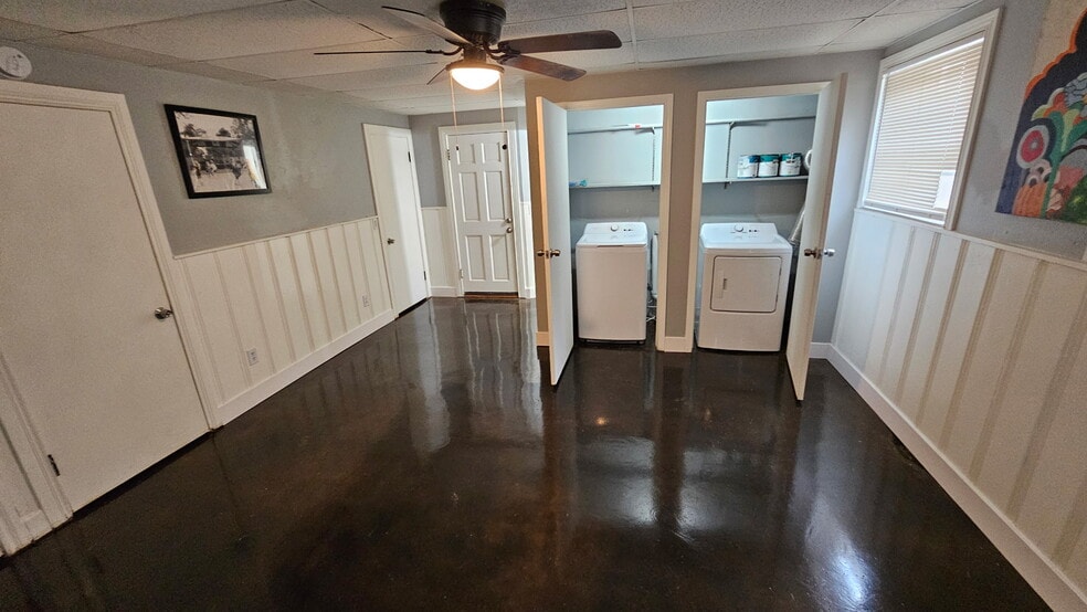 Building Photo - 2311 N Gatewood Ave