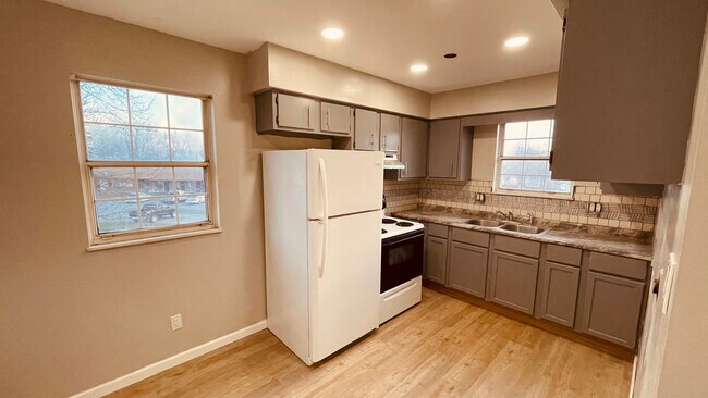 Kitchen - 1450 Villa Ct