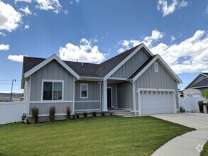 Building Photo - **Charming Rental Home in Highly Desirable...