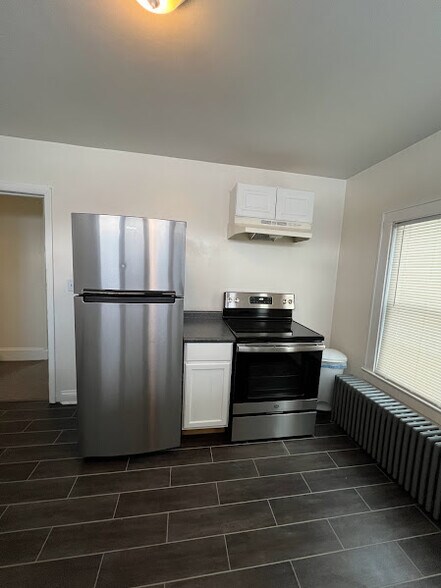 Kitchen - 164 Wall St