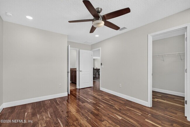 Building Photo - 127 Rockcreek Dr