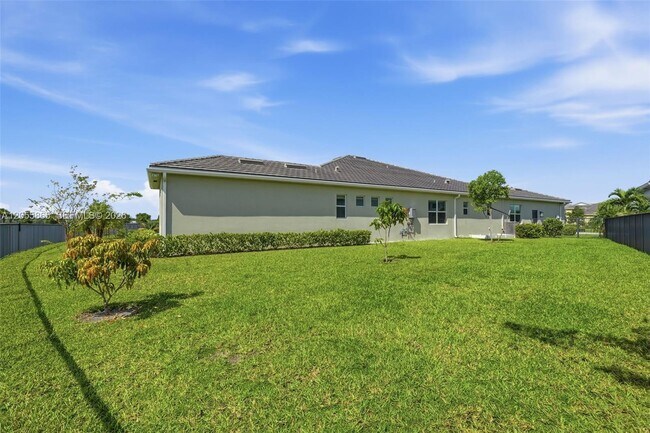 Building Photo - 4662 Estates Cir