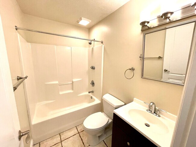 Building Photo - Modern 3-Bedroom 3-Bath  Home for Rent in Mt Washington, Pittsburgh, PA