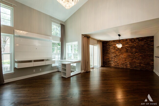 Building Photo - 115 Old Oak Ct E