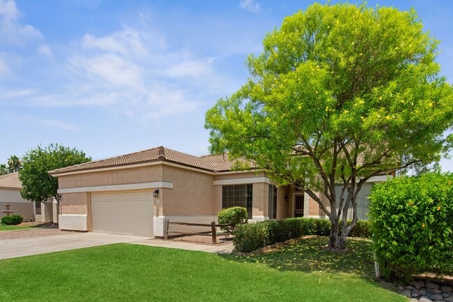 Building Photo - $2,500 Lovely Gilbert Rental Home With 2.5 Garage-3 bedrooms-2 Baths!