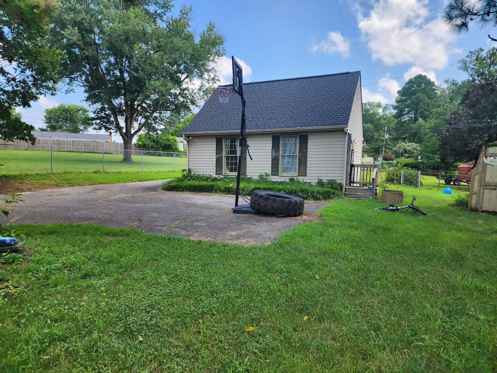 Building Photo - 8176 Surrey Ct