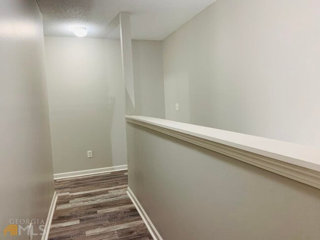 Building Photo - 221 Southwind Ln