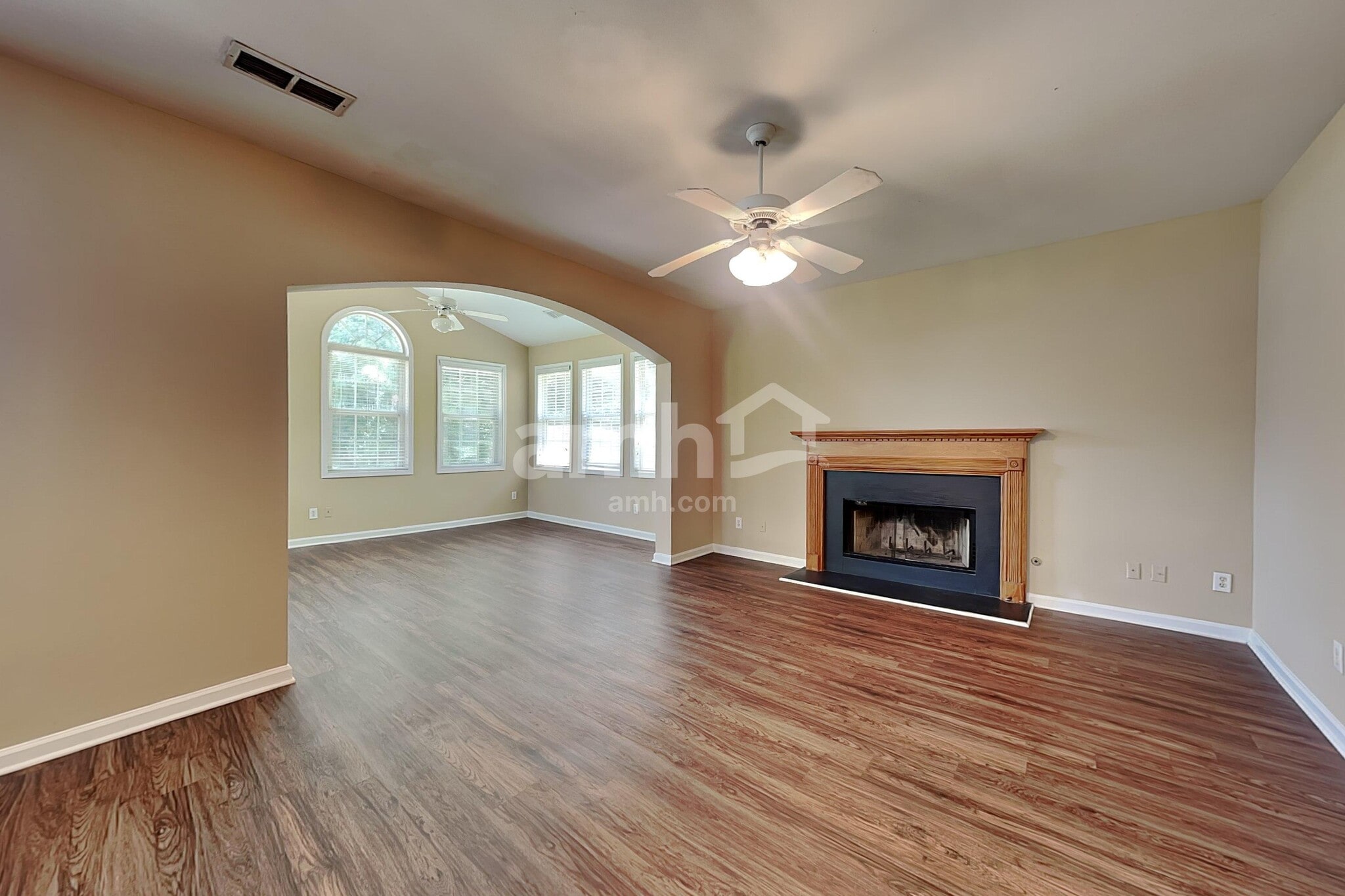 Building Photo - 1852 Clear Springs Ln