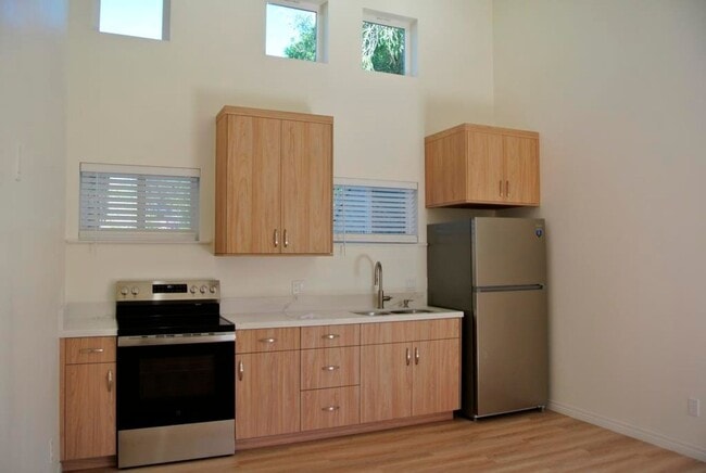 Building Photo - 1 Br/1 Ba ADU West of I-5! - Buena Vista