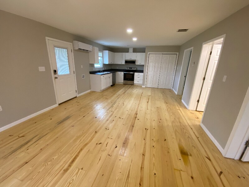 Building Photo - 80 Redwood Ln