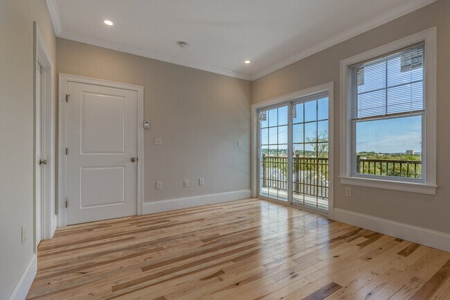 Building Photo - 168 Bigelow St