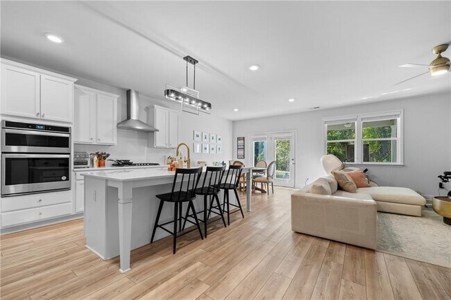 Building Photo - 3596 Creek Hollow