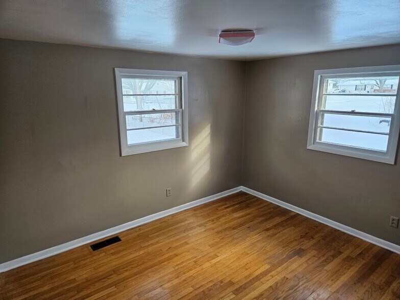 Building Photo - 3922 Springwood Dr