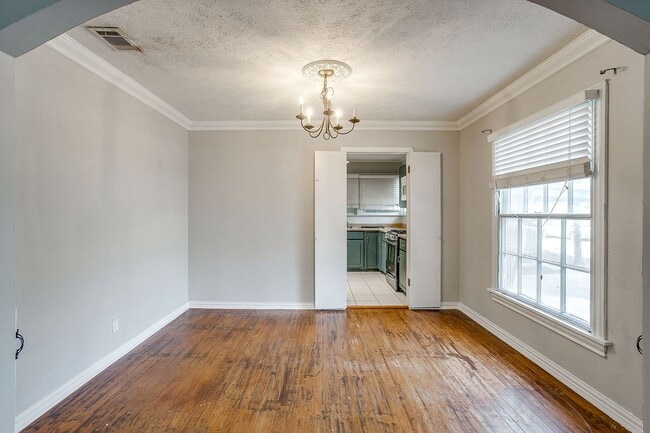 Building Photo - Amazing Historic 1940's Home in Original Cleburne- 4 Bed- 3 Bath w/ Multiple Living Areas- 76033