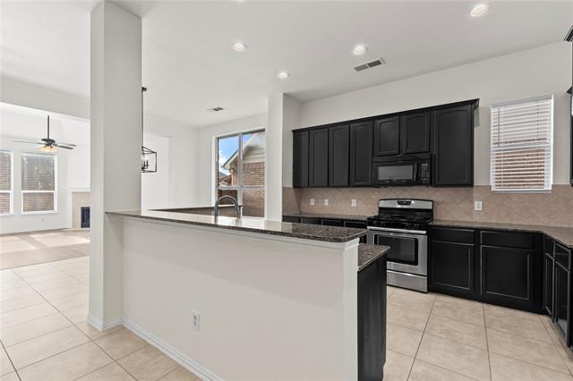 Building Photo - 2698 Lake Ridge Dr