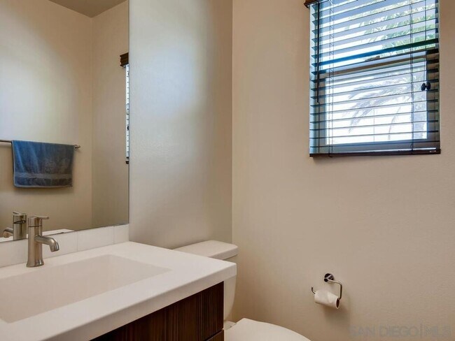 Building Photo - Bright and Modern 2 Bedroom Townhome in Otay Ranch!